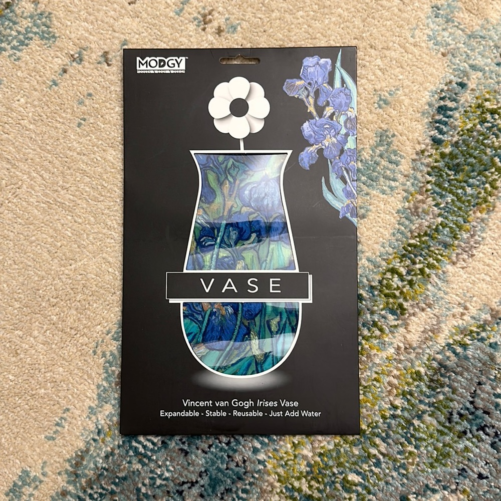 NWT!! Vincent Van Gogh Irises Modgy Expandable Vase